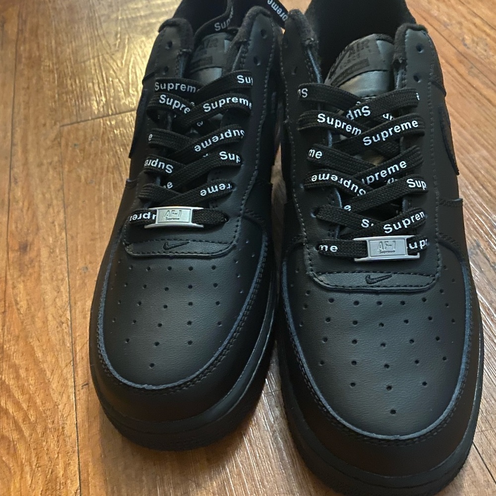 Nike AF1’s Supreme/Blk